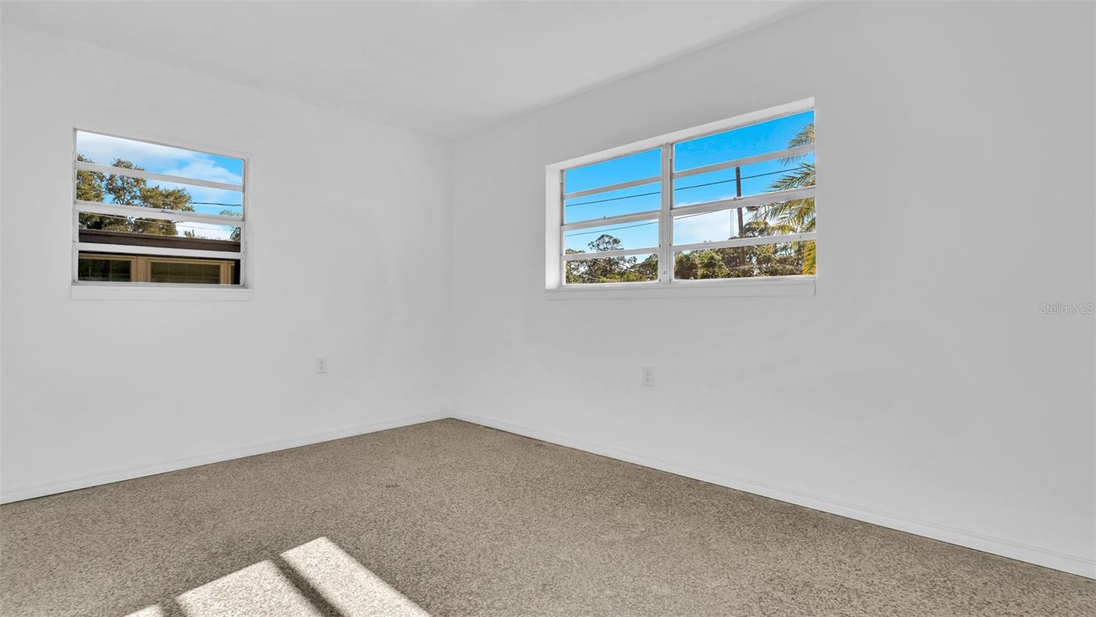 Listing photo id 20 for 7308 Royal Palm Drive