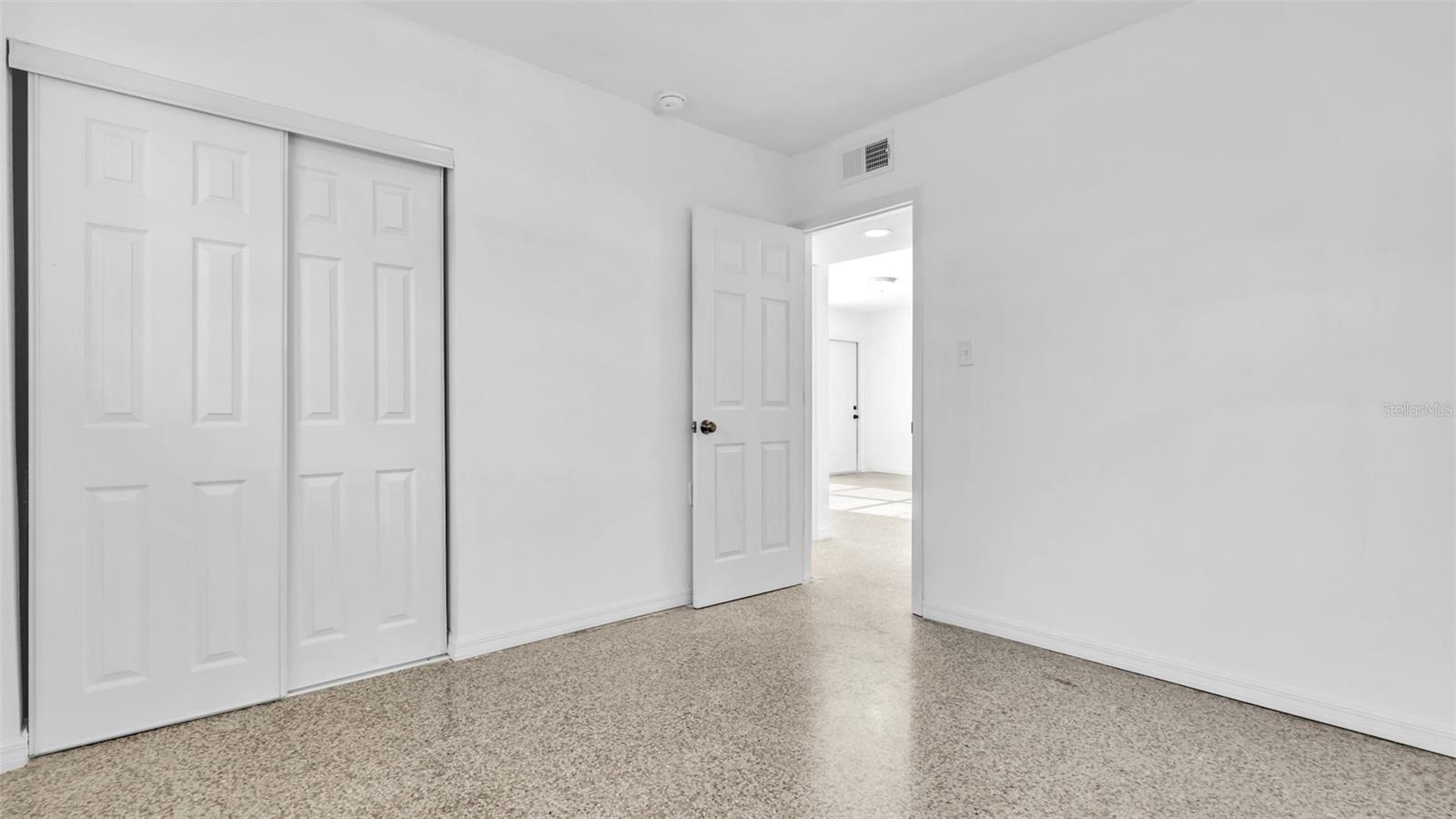 Listing photo id 21 for 7308 Royal Palm Drive