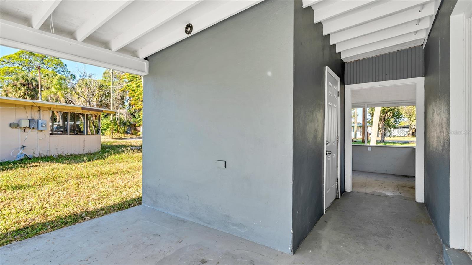 Listing photo id 22 for 7308 Royal Palm Drive