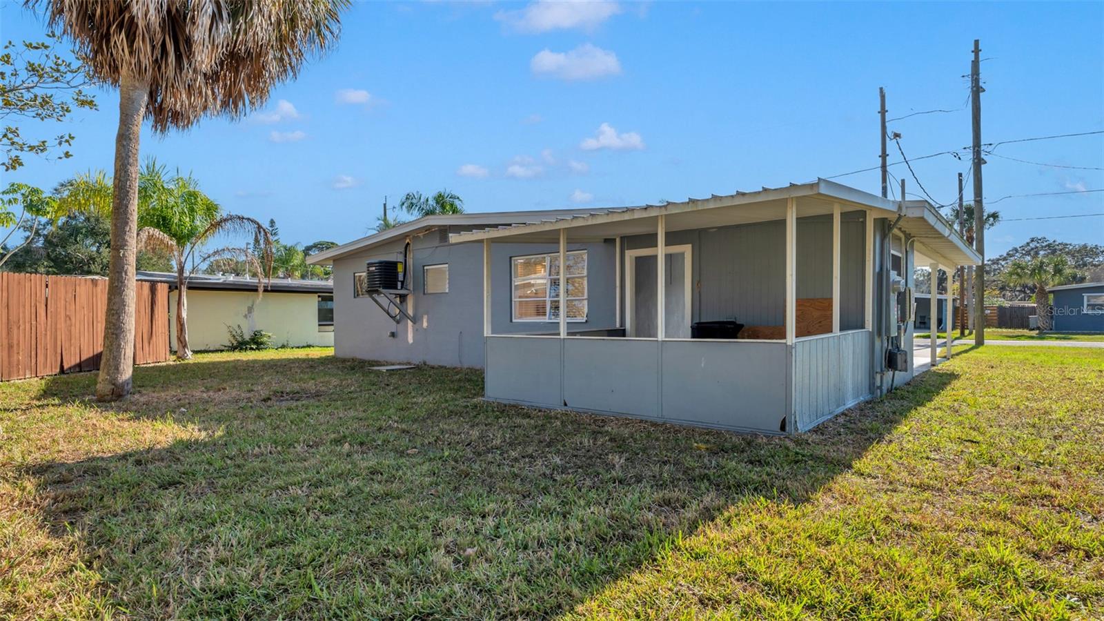 Listing photo id 28 for 7308 Royal Palm Drive