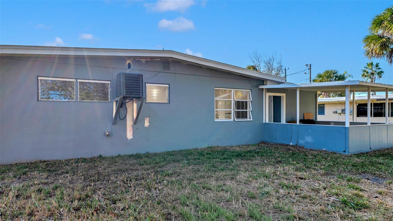 Listing photo id 30 for 7308 Royal Palm Drive