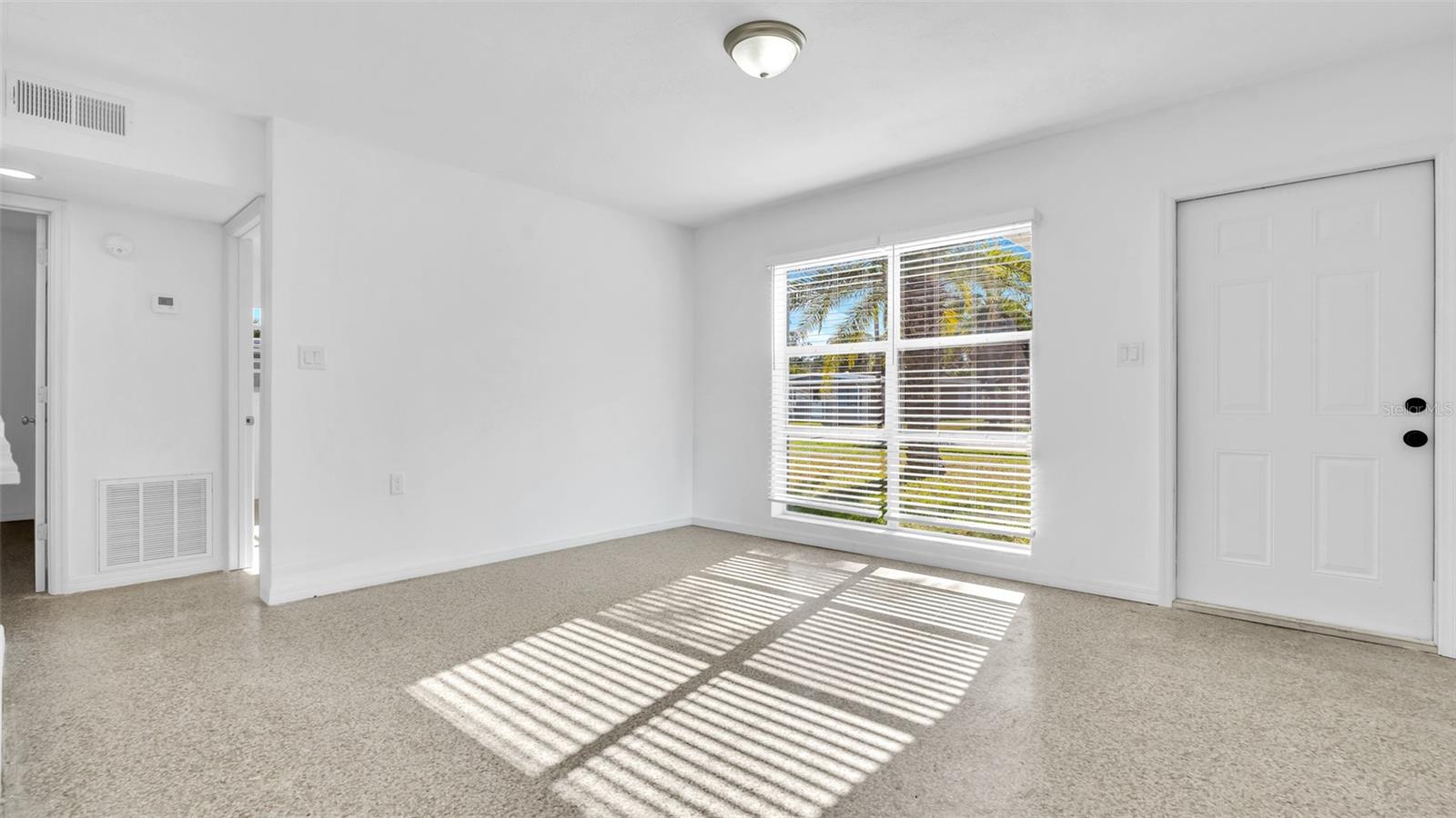 Listing photo id 6 for 7308 Royal Palm Drive