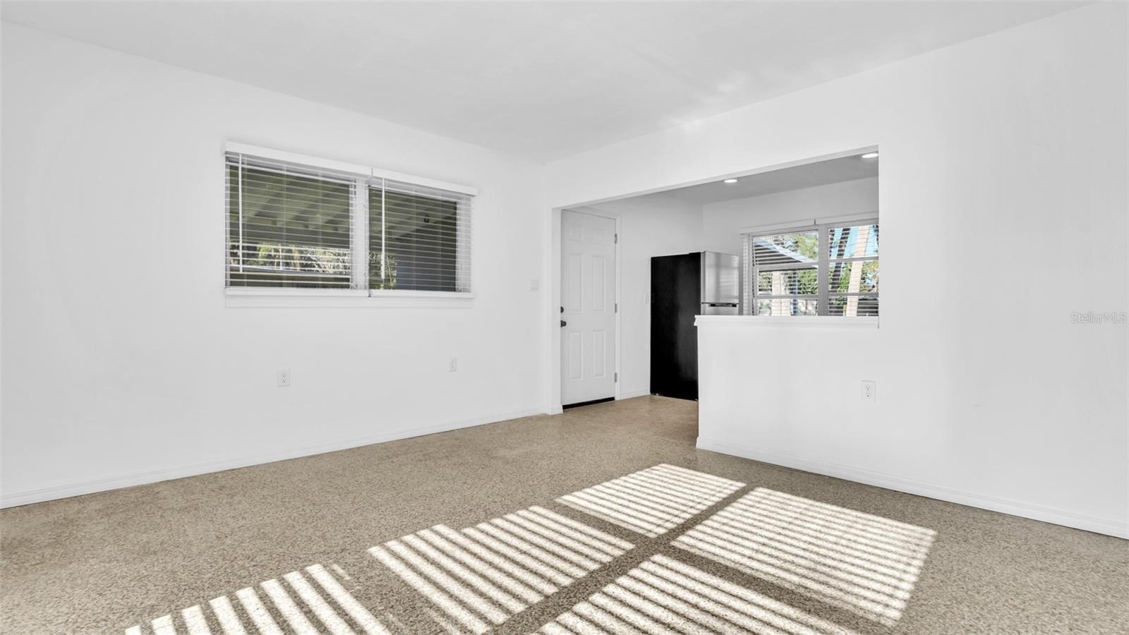 Listing photo id 7 for 7308 Royal Palm Drive