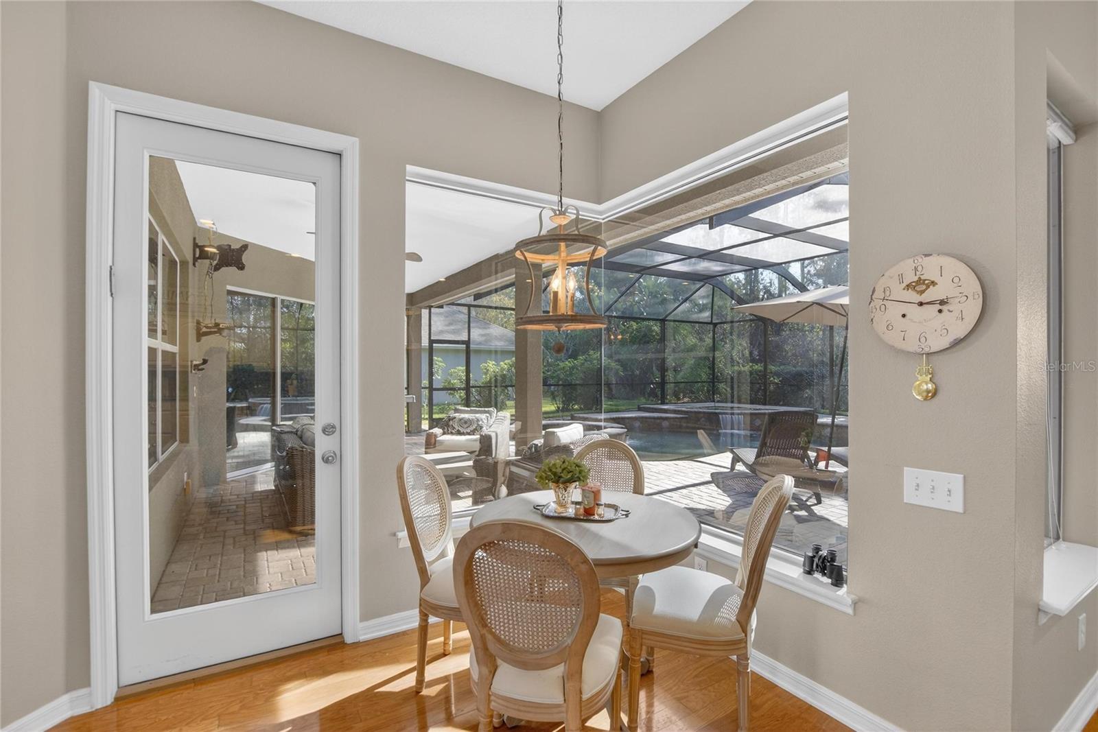 Listing photo id 18 for 27736 Pine Point Drive