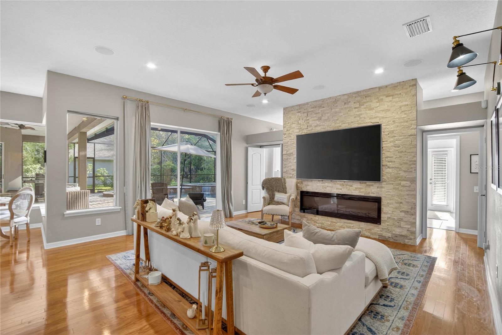 Listing photo id 22 for 27736 Pine Point Drive