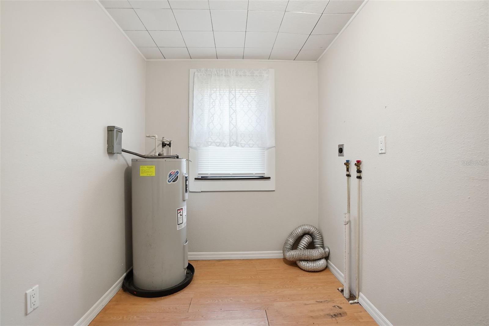 Image 13 of 20 For 11109 Carmon Street