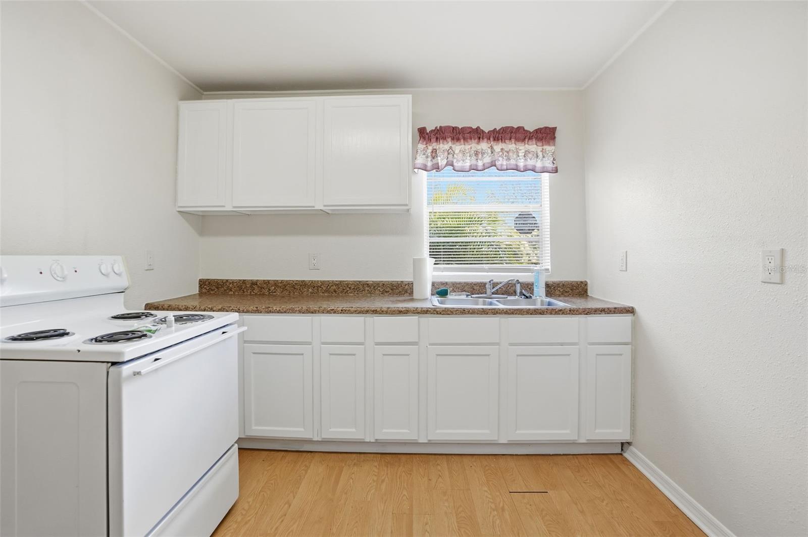 Image 6 of 20 For 11109 Carmon Street