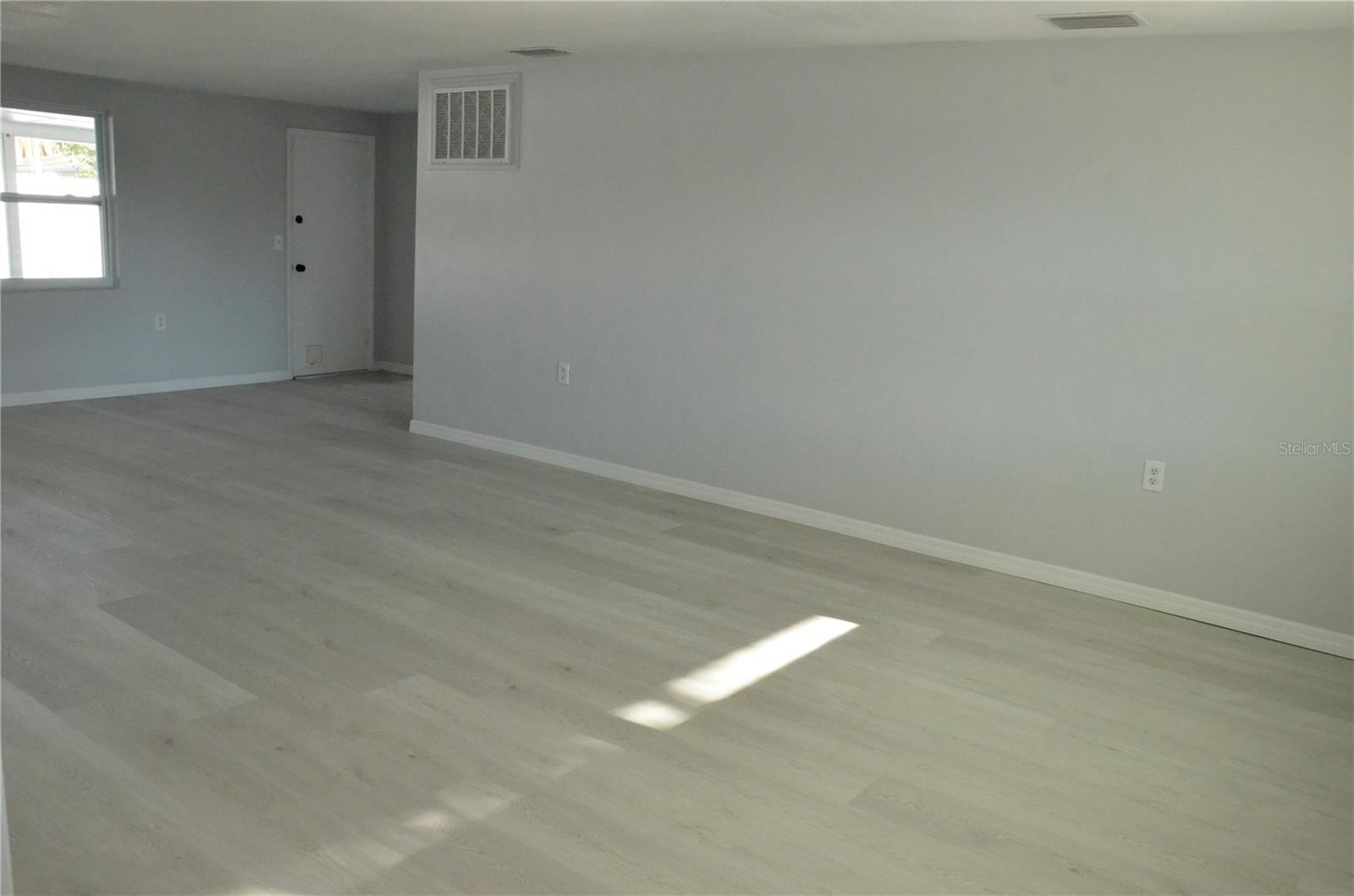 Image 5 of 25 For 1134 Fernwood Drive