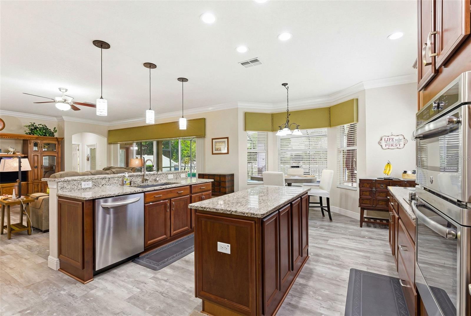 Image 32 of 94 For 13704 Artesa Bell Drive