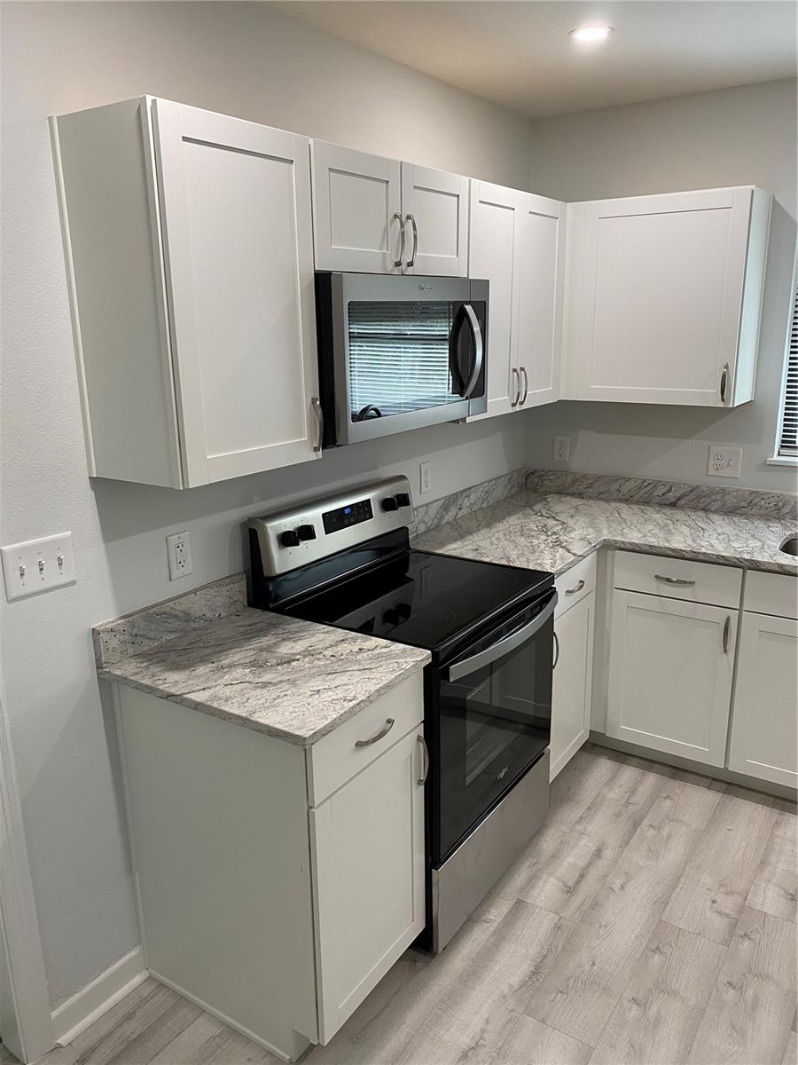 Image 12 of 29 For 727 27th Avenue S