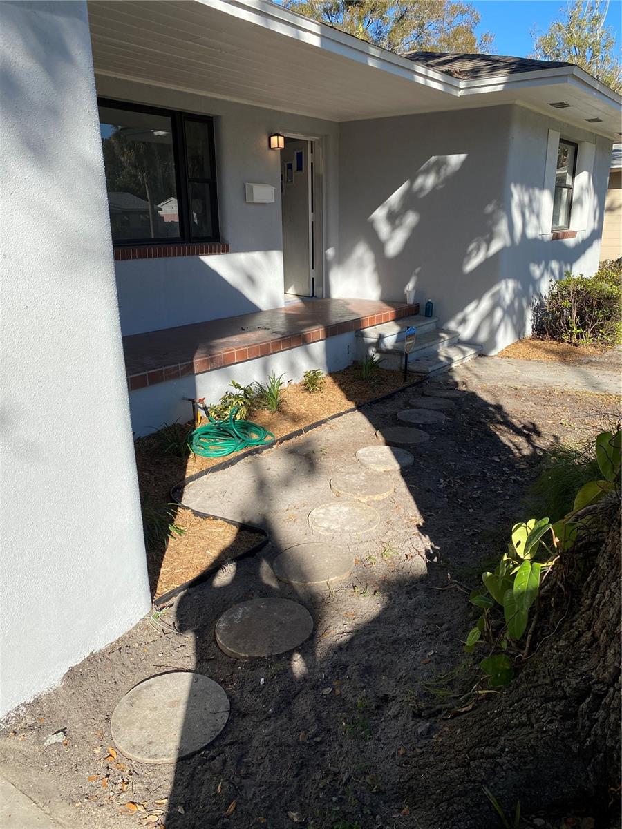 Image 4 of 29 For 727 27th Avenue S