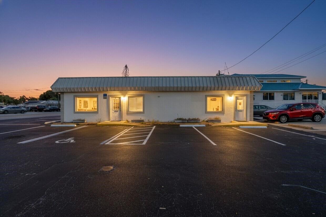 Listing photo id 1 for 800 Pasadena Avenue S