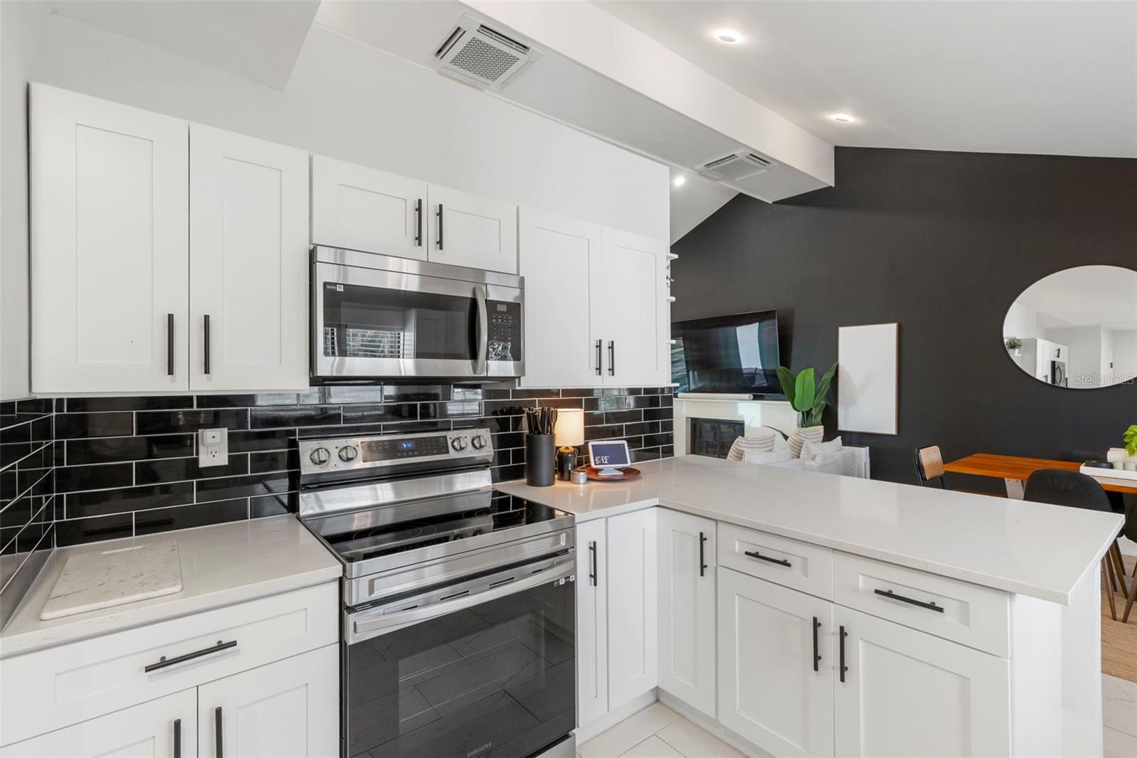 Image 10 of 49 For 1008 Michigan Boulevard