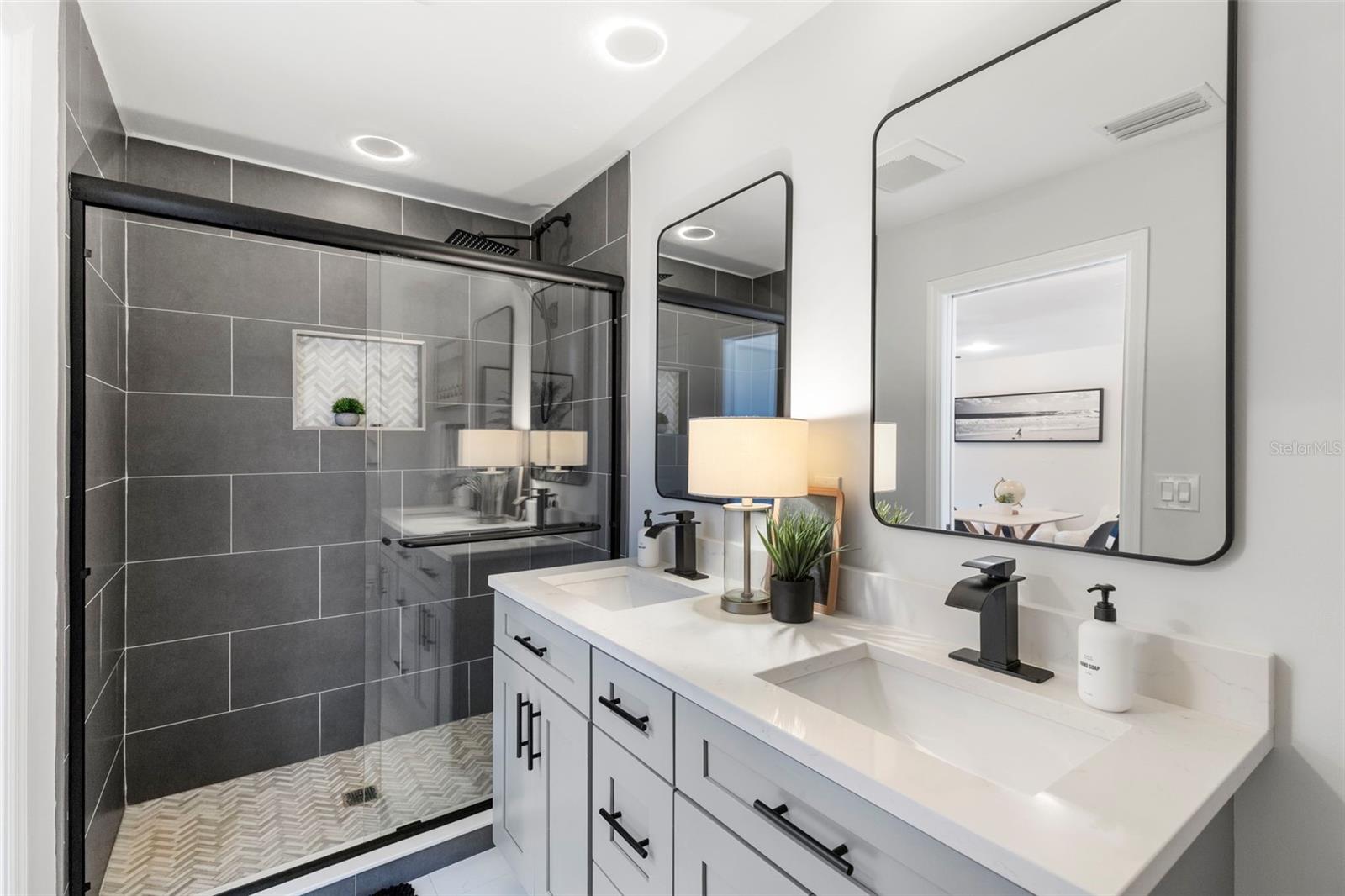 Image 21 of 49 For 1008 Michigan Boulevard