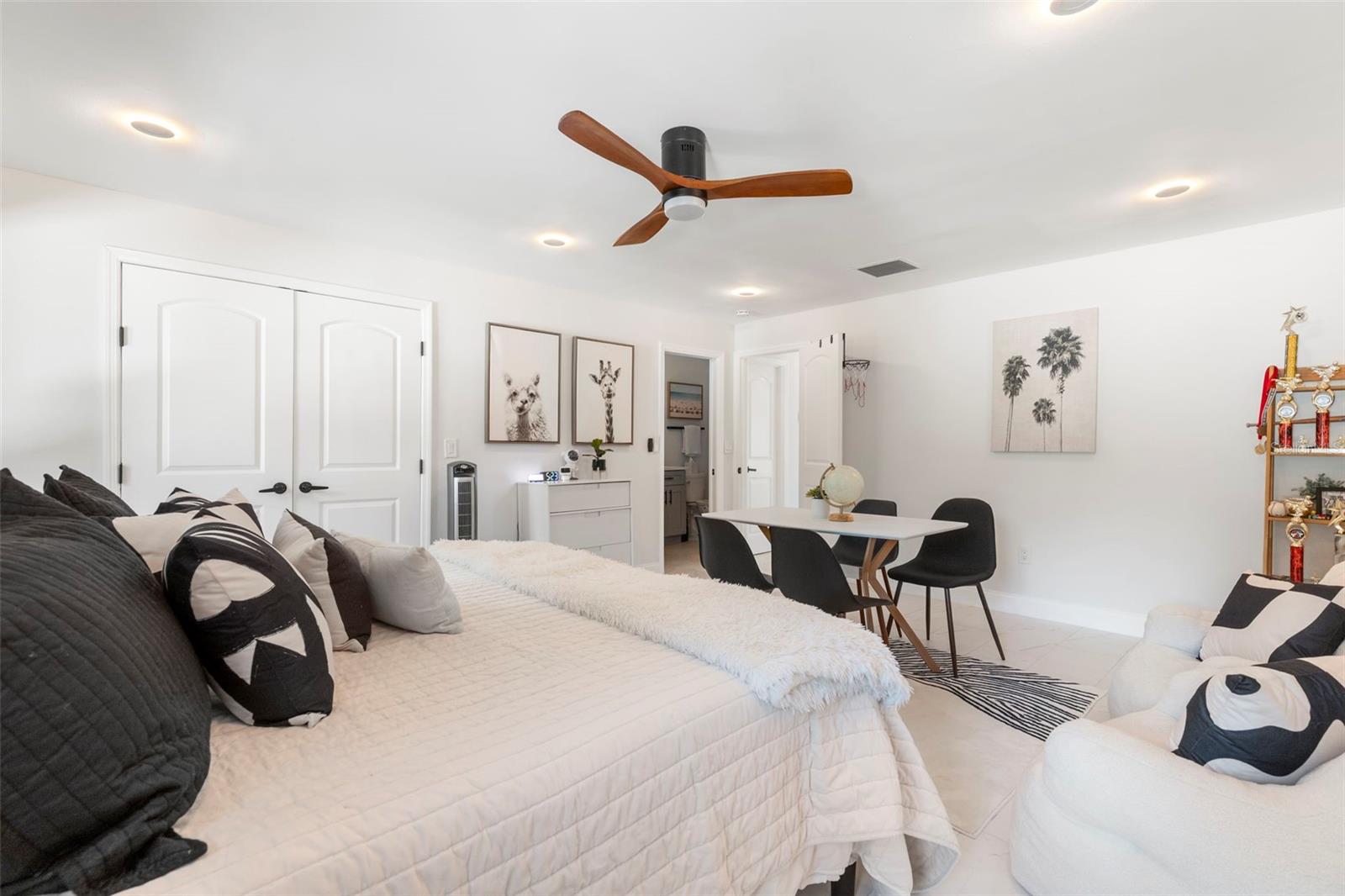 Image 22 of 49 For 1008 Michigan Boulevard