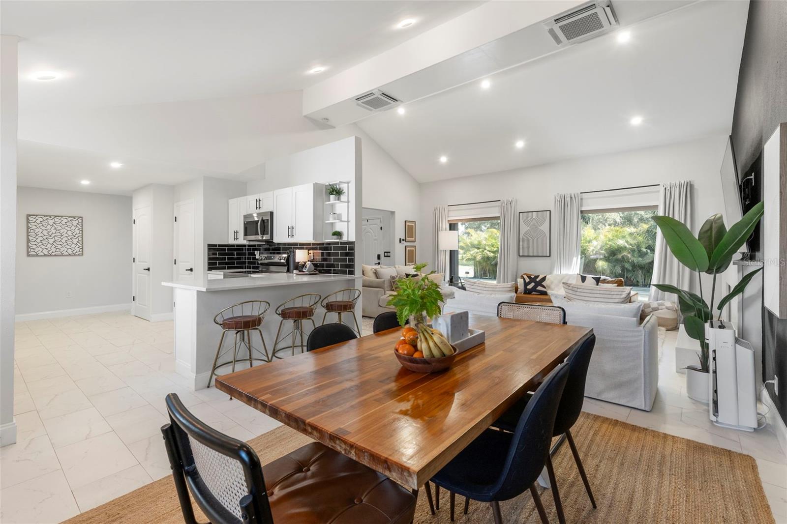 Image 5 of 49 For 1008 Michigan Boulevard