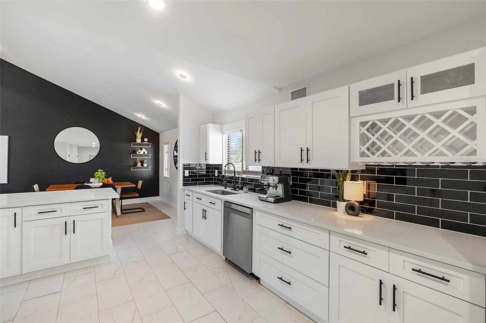 Image 9 of 49 For 1008 Michigan Boulevard