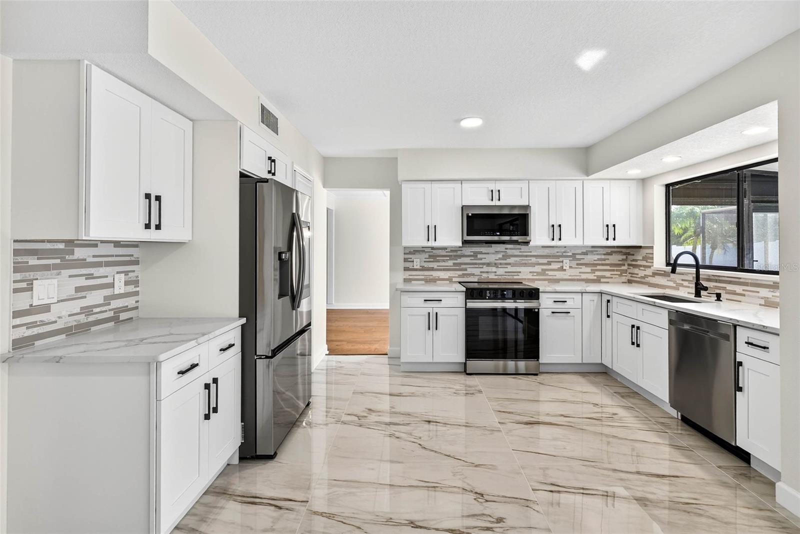 Image 10 of 39 For 3909 Braesgate Lane