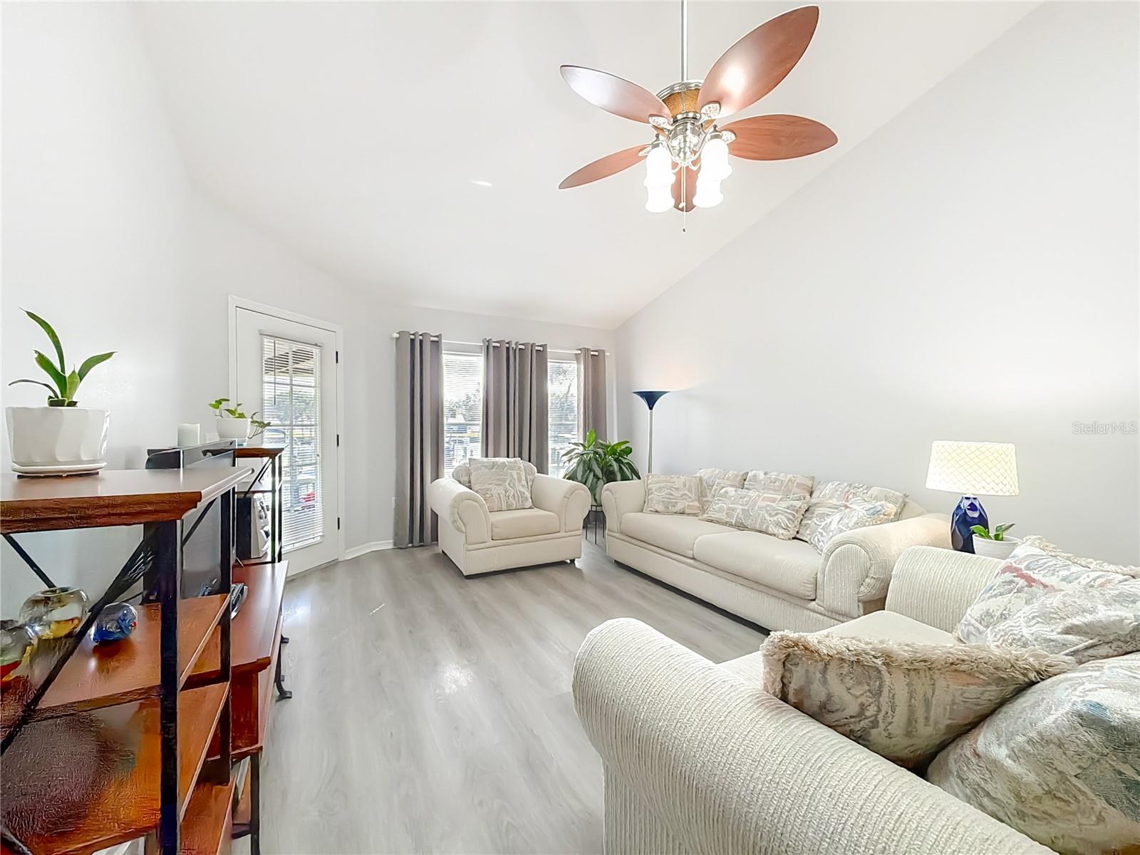 Image 14 of 61 For 11006 Cove Harbor Drive 16