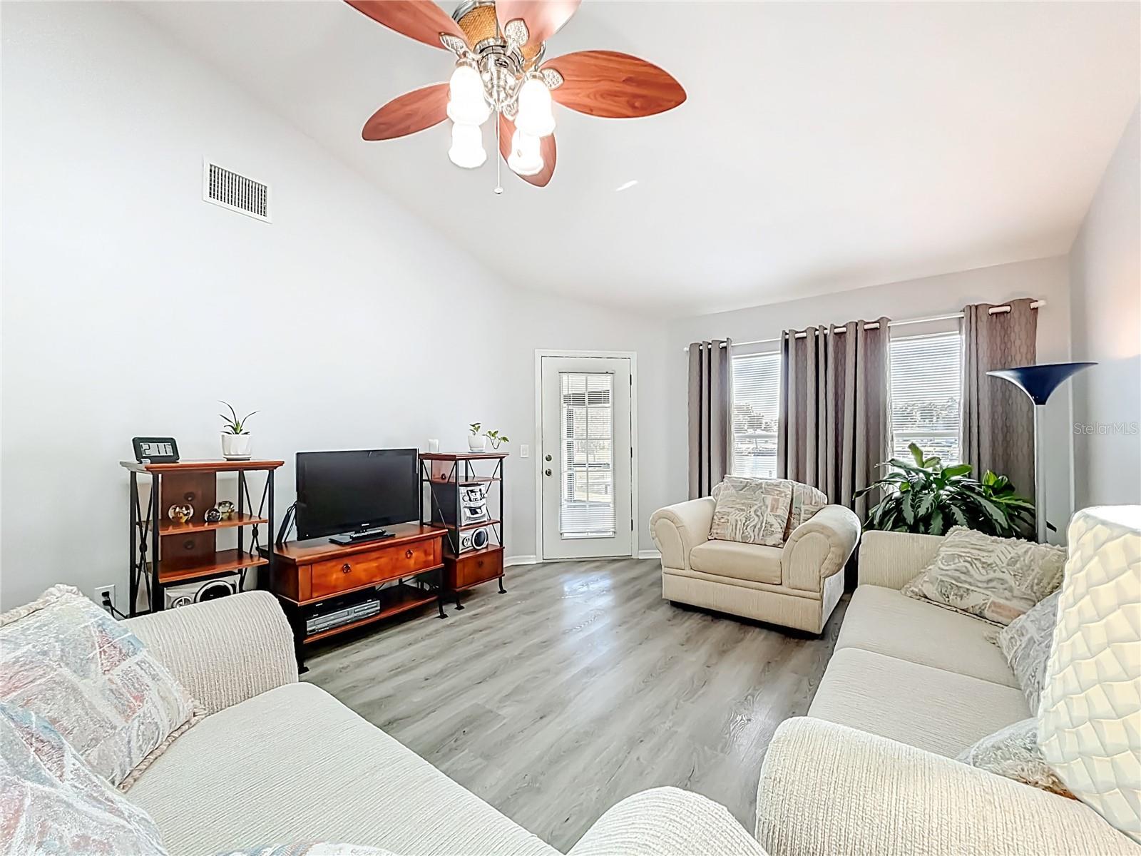 Image 15 of 61 For 11006 Cove Harbor Drive 16