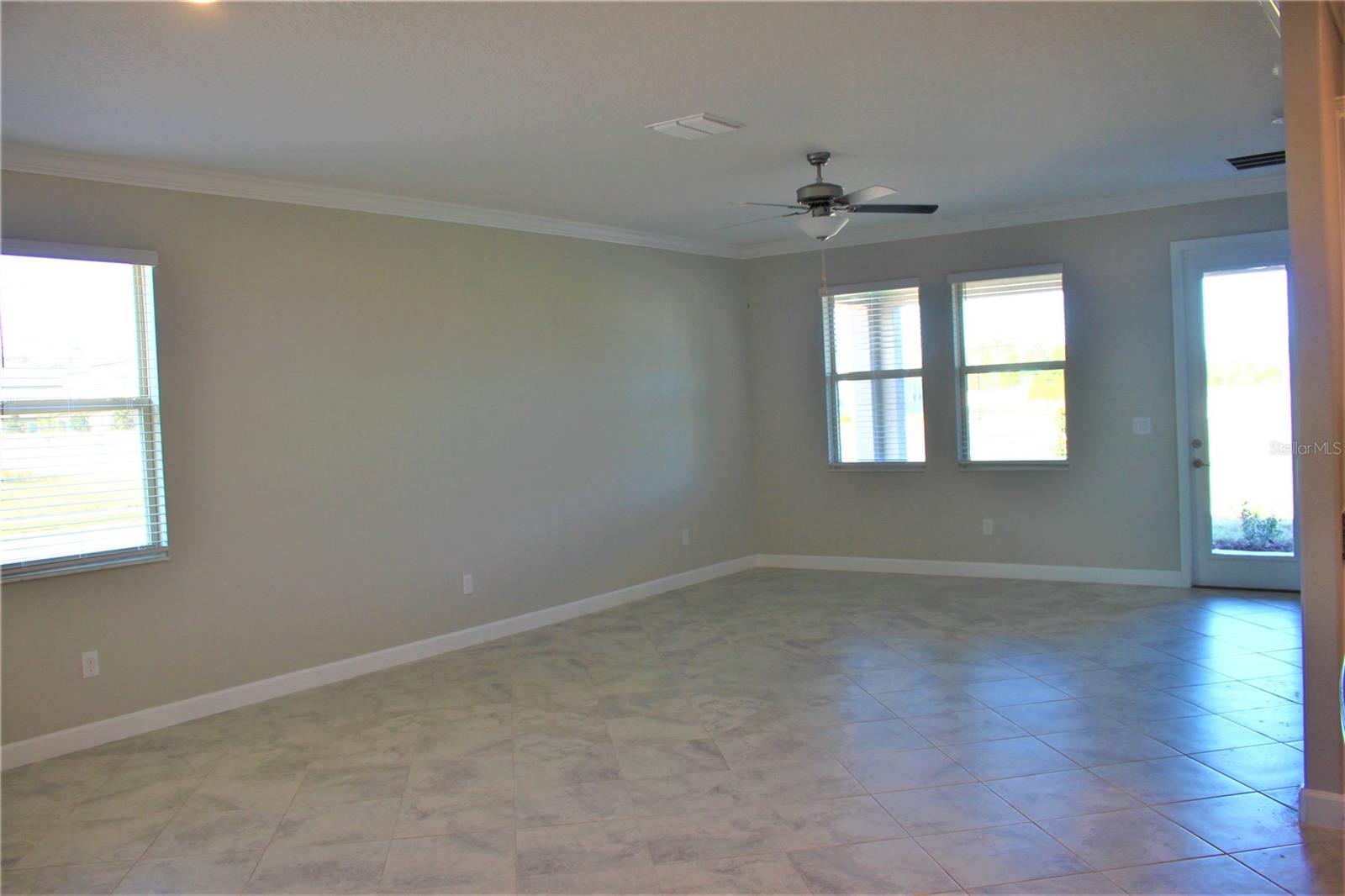 Image 4 of 23 For 9077 Shadyside Lane