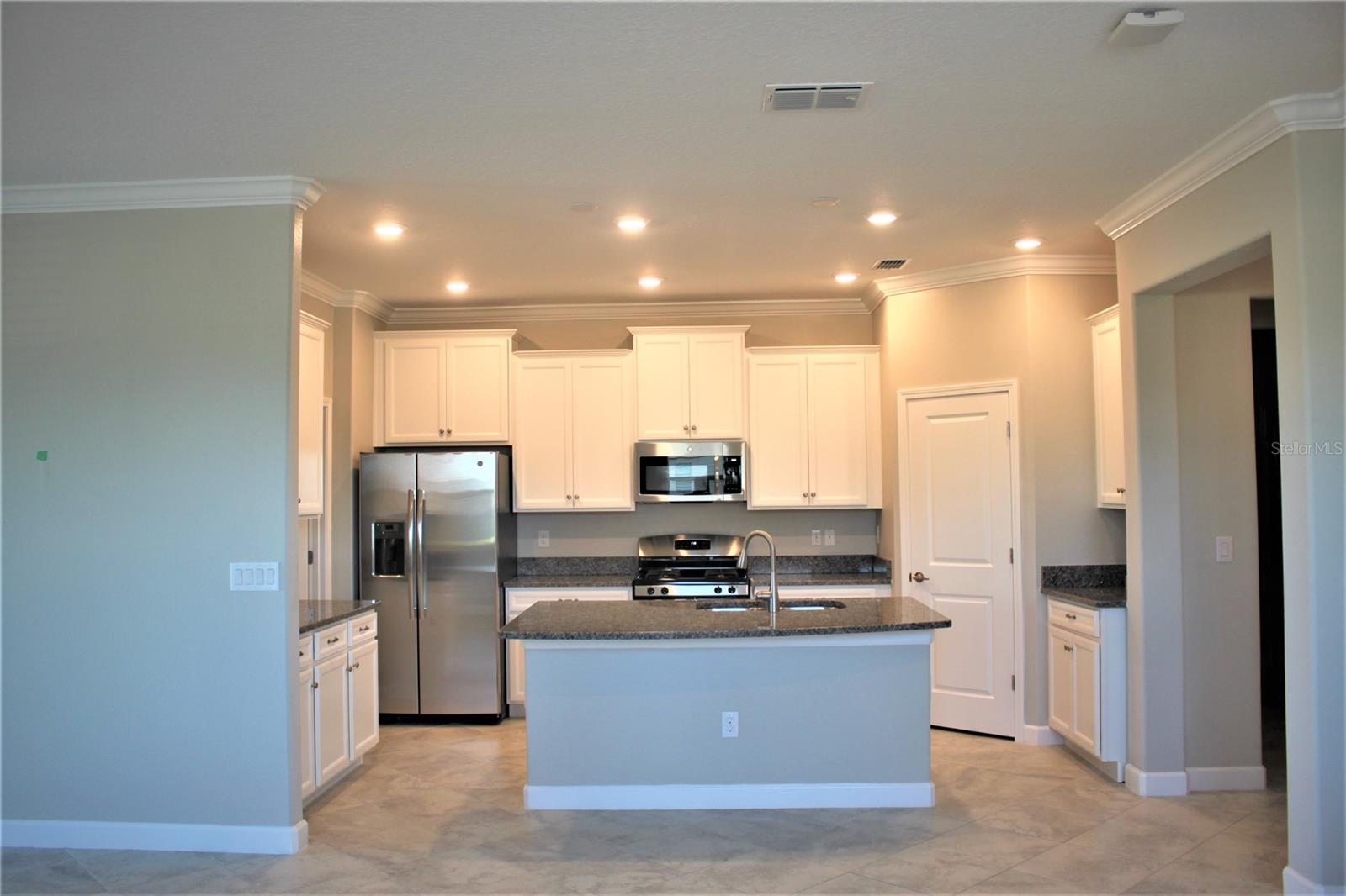 Image 6 of 23 For 9077 Shadyside Lane