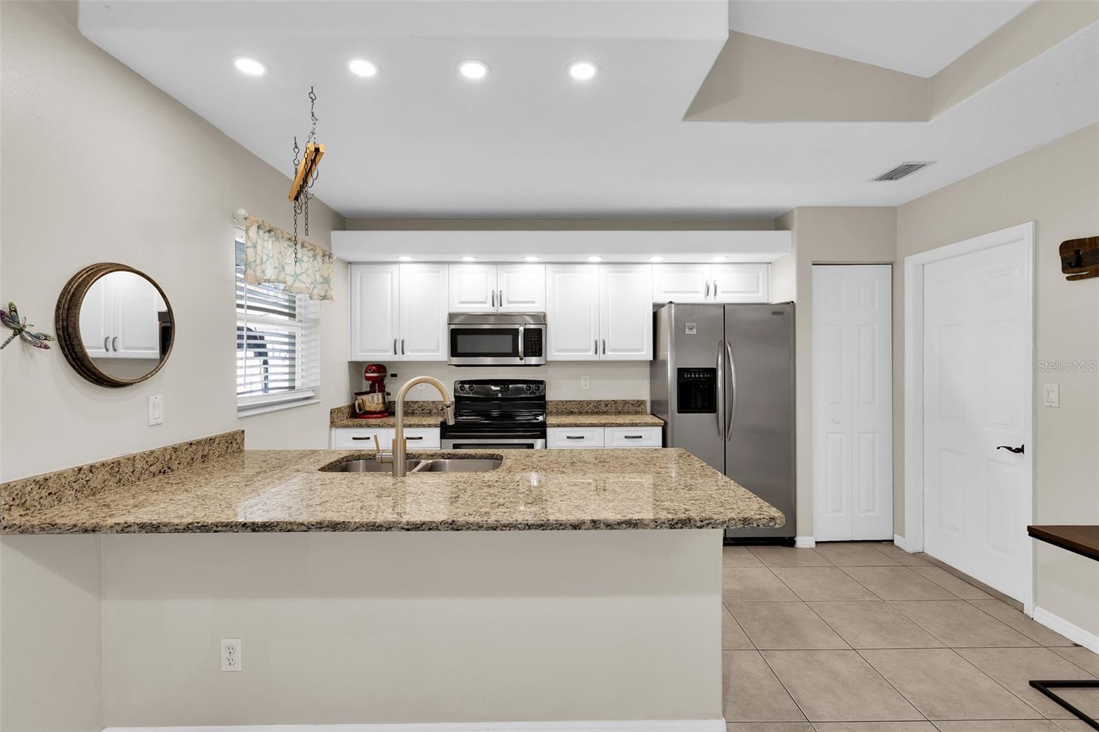 Image 11 of 38 For 6834 34th Avenue E