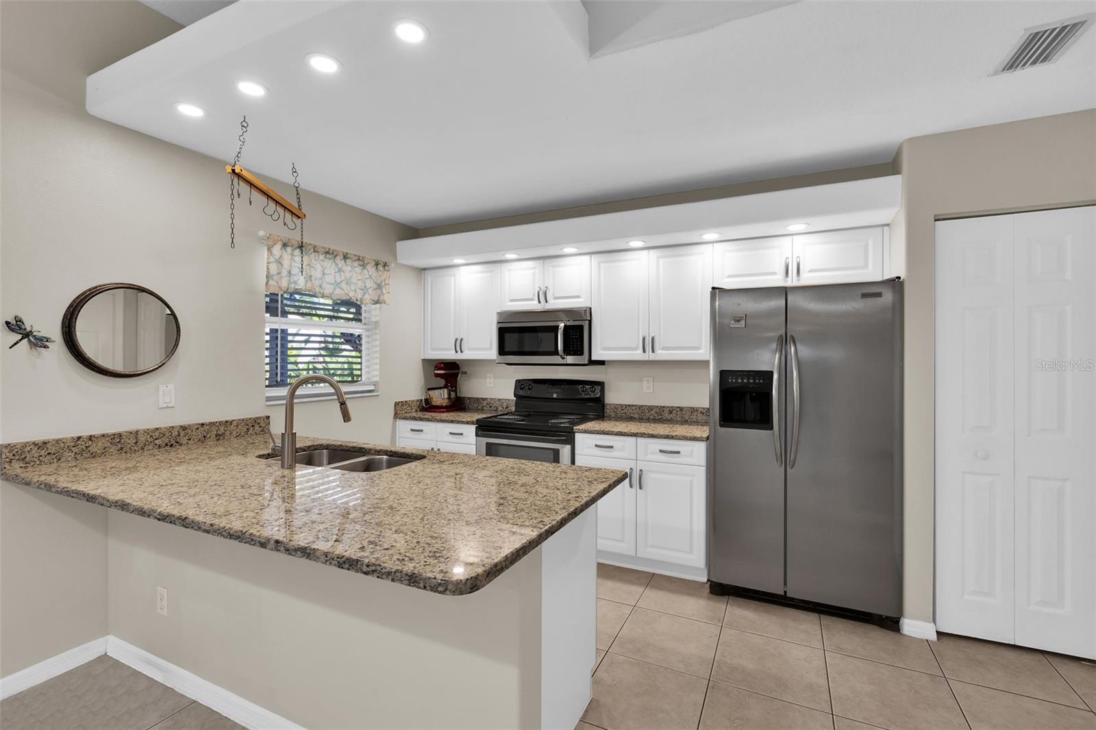 Image 12 of 38 For 6834 34th Avenue E