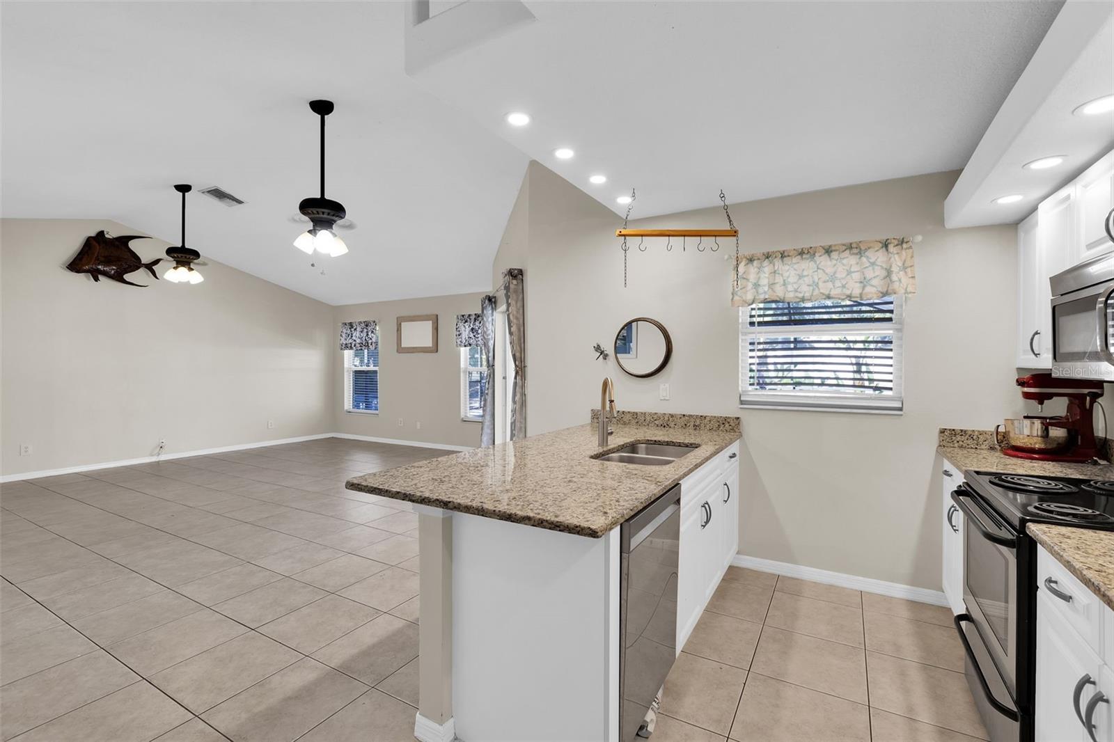 Image 14 of 38 For 6834 34th Avenue E