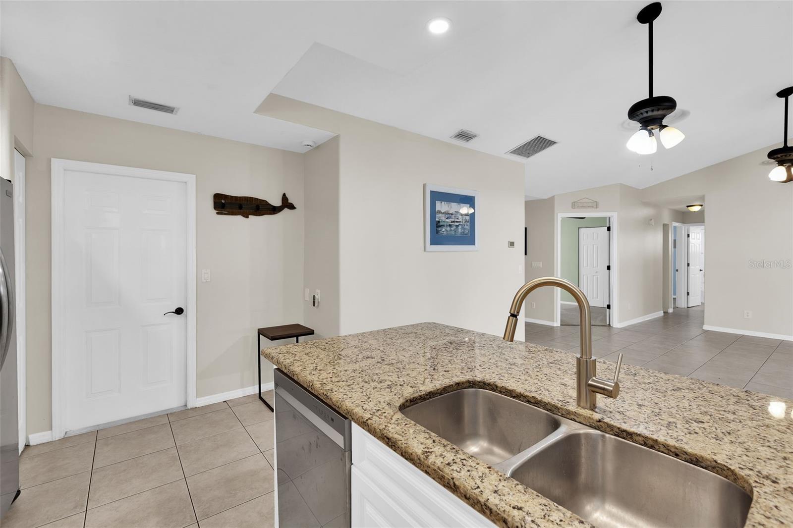 Image 15 of 38 For 6834 34th Avenue E