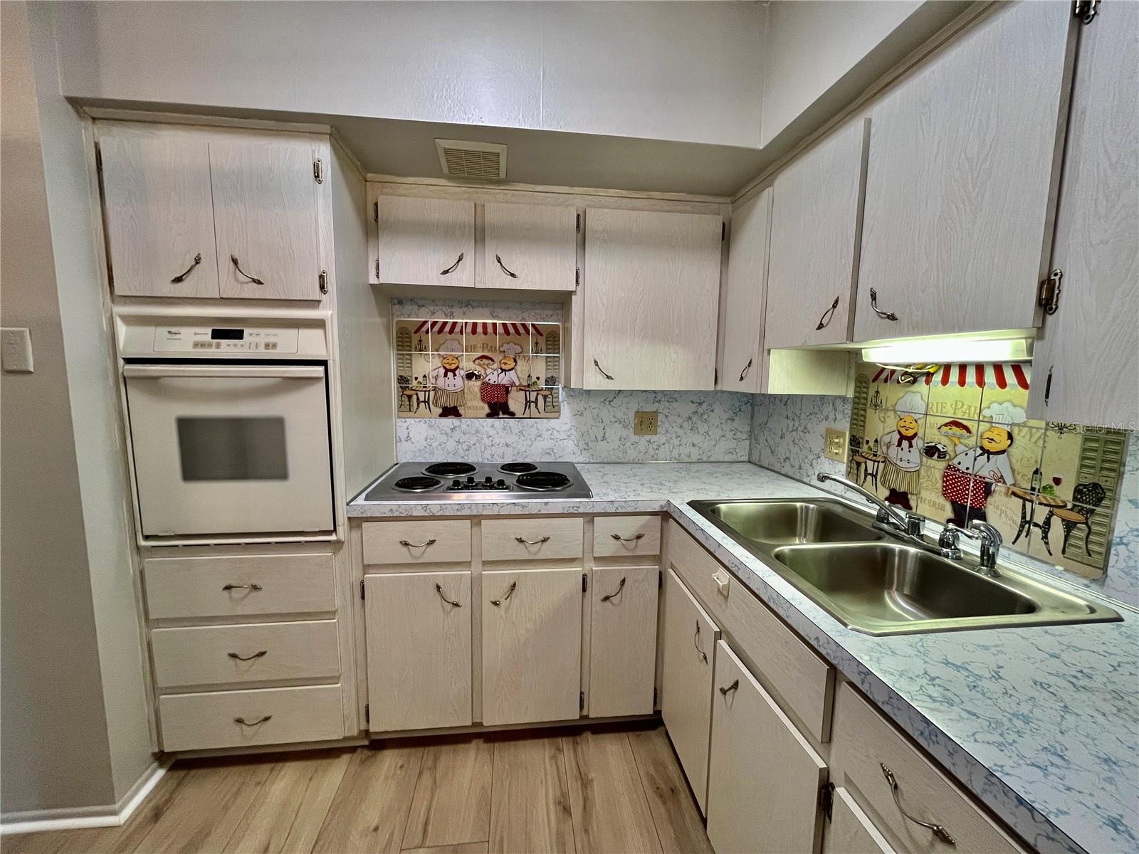 Listing photo id 8 for 2100 World Parkway Boulevard 56