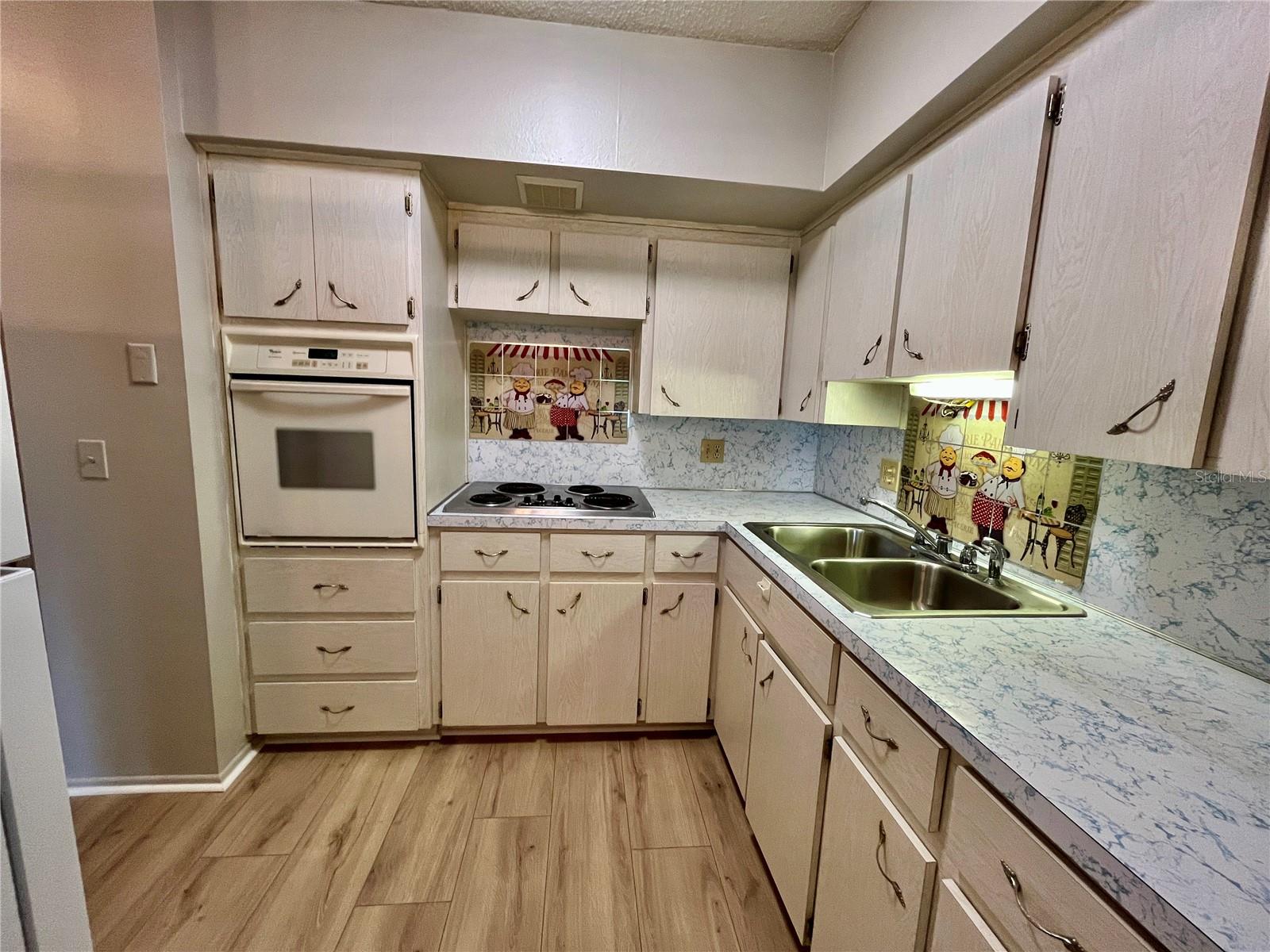 Listing photo id 5 for 2100 World Parkway Boulevard 56