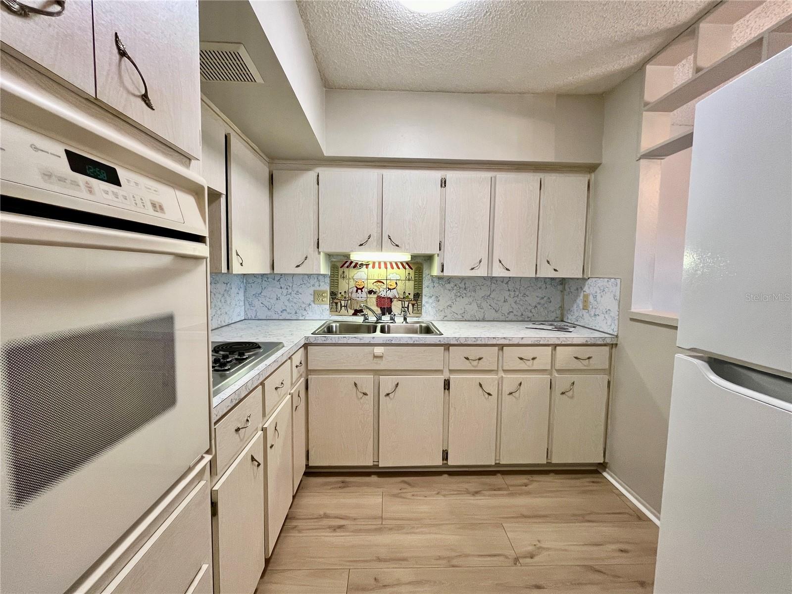 Listing photo id 6 for 2100 World Parkway Boulevard 56