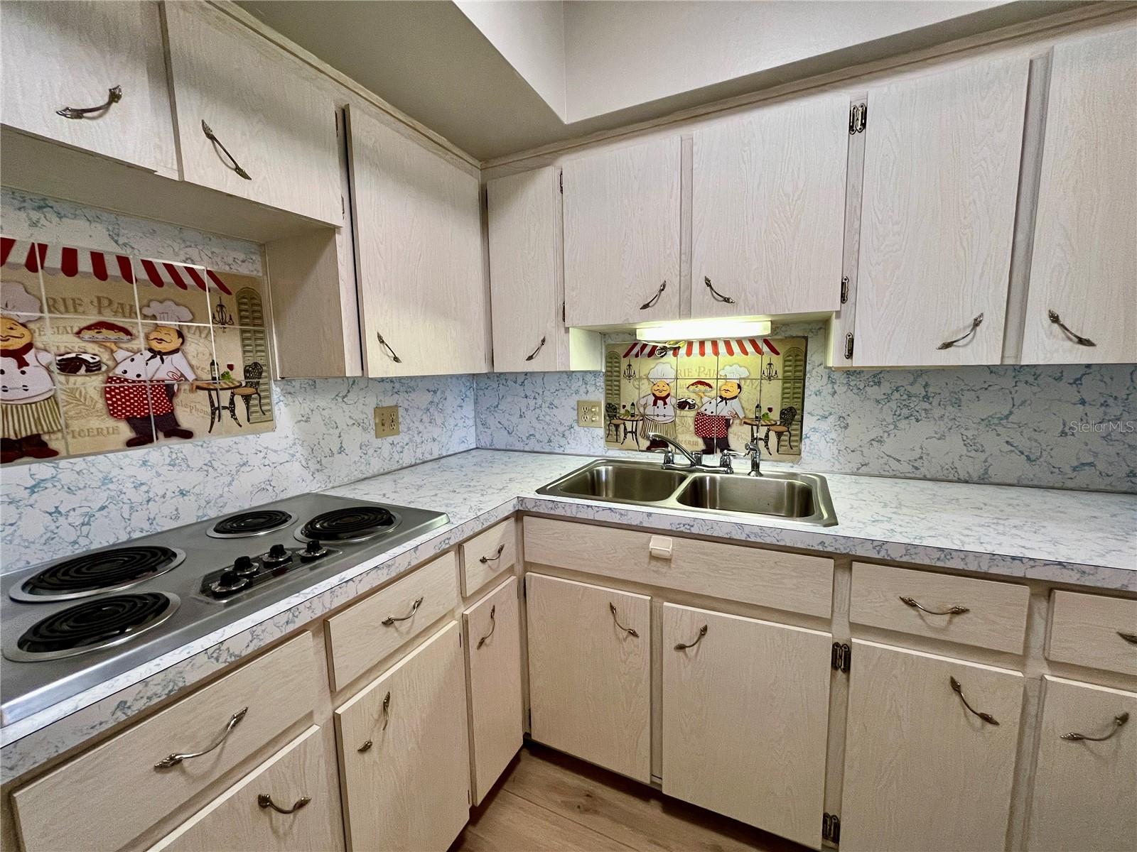 Listing photo id 7 for 2100 World Parkway Boulevard 56