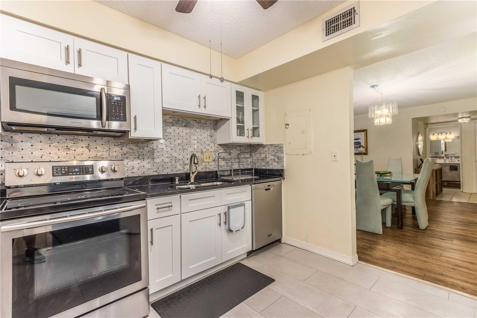 Image 19 of 52 For 50 Harbor View Lane 11