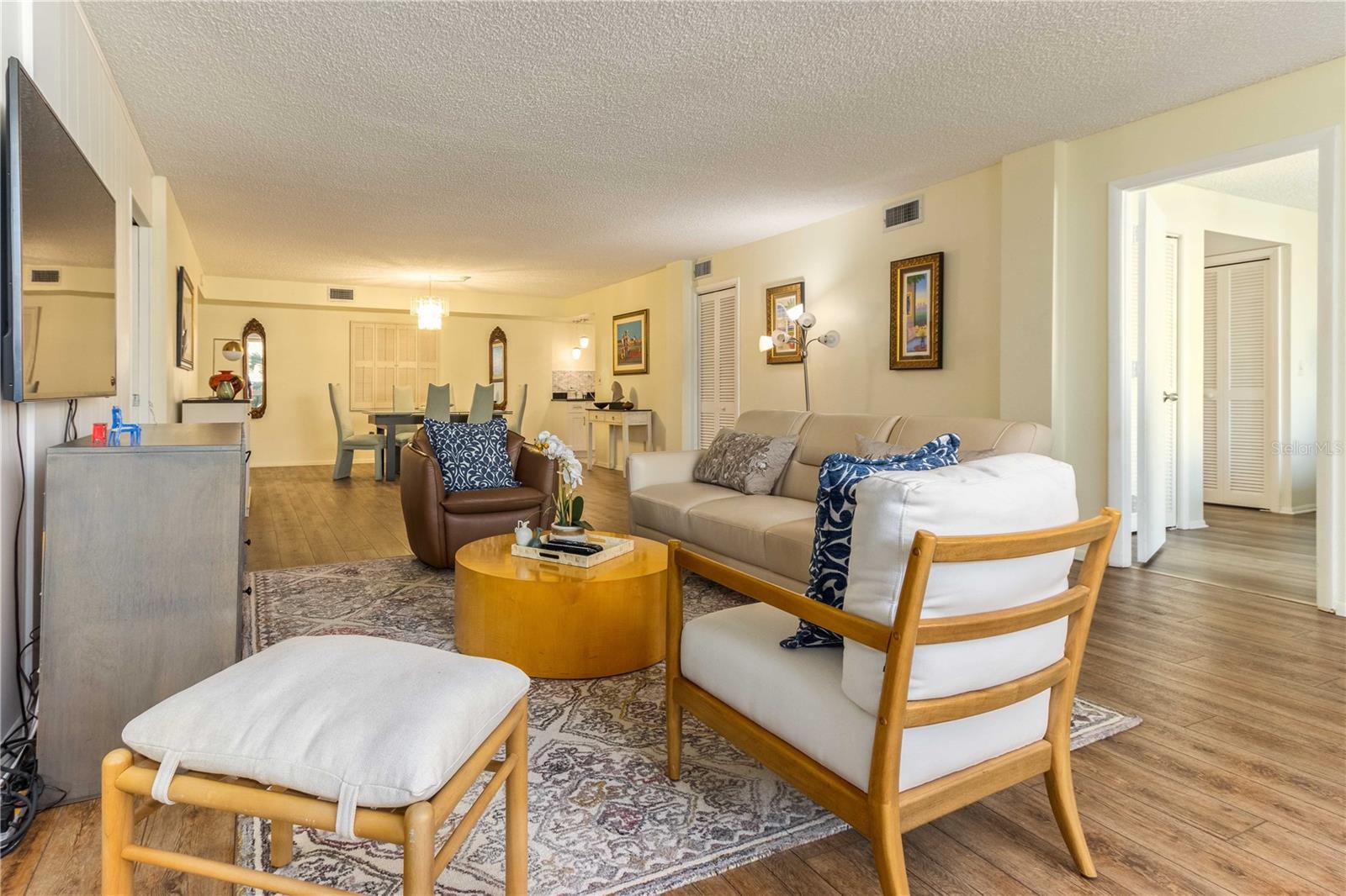 Image 24 of 52 For 50 Harbor View Lane 11