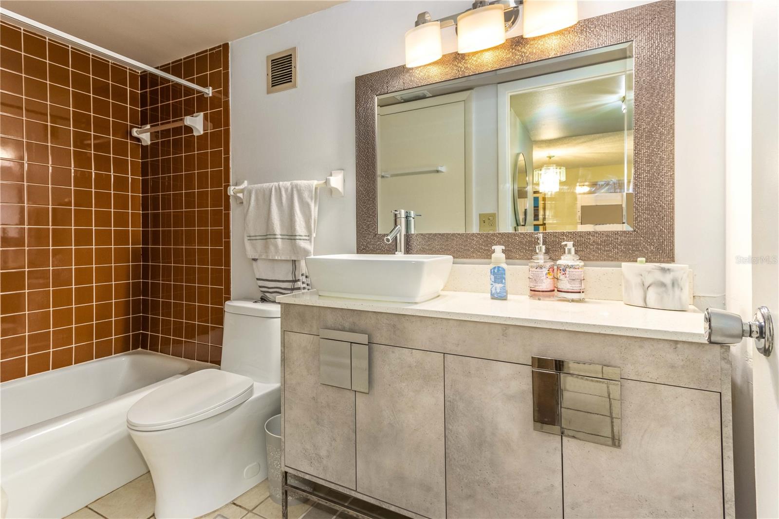 Image 32 of 52 For 50 Harbor View Lane 11