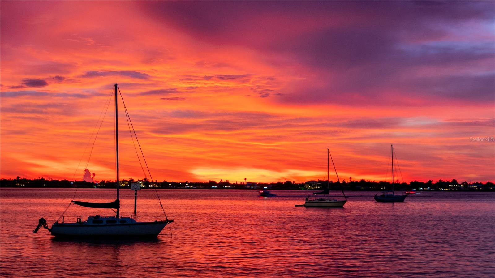 Image 36 of 52 For 50 Harbor View Lane 11