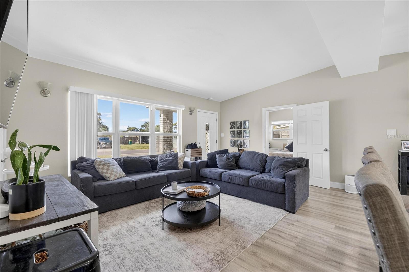 Image 4 of 39 For 8597 Quail Road