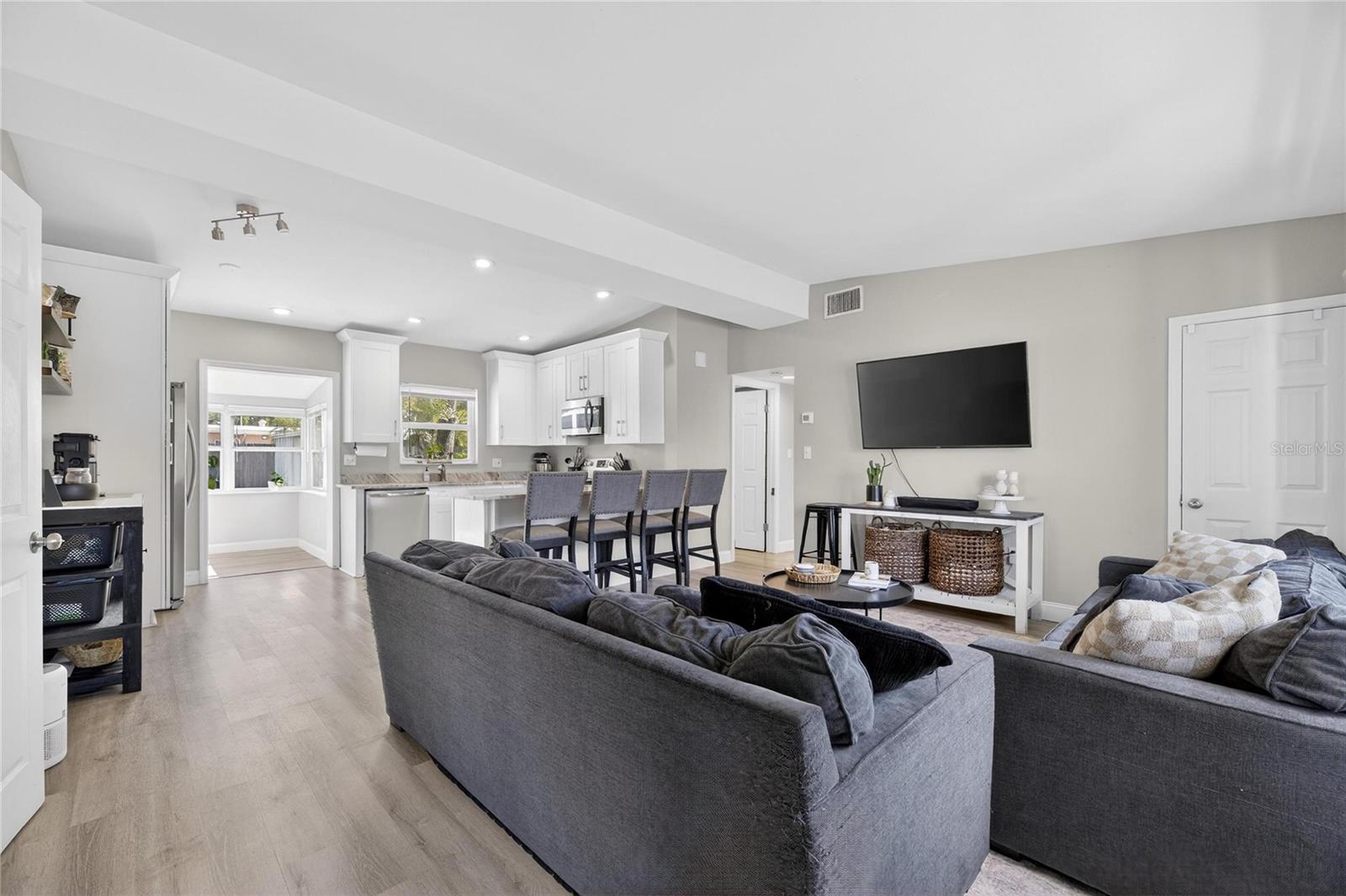 Image 6 of 39 For 8597 Quail Road