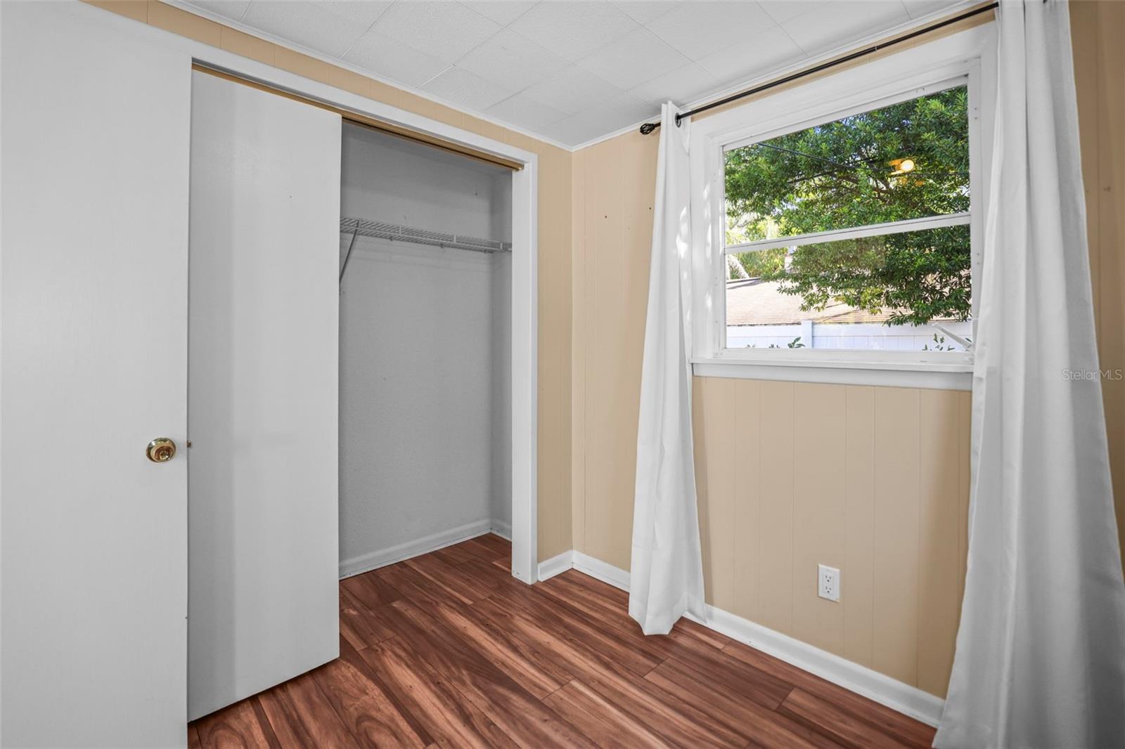 Image 12 of 63 For 1011 Park Drive