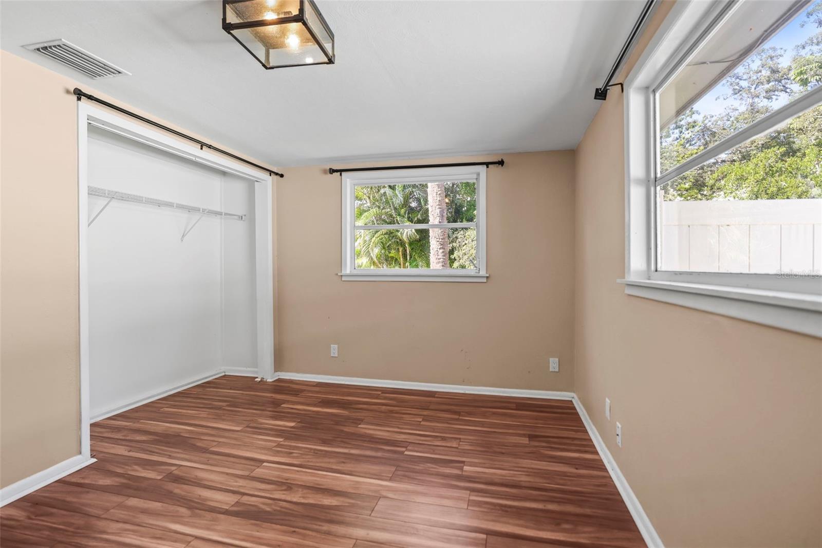 Image 17 of 63 For 1011 Park Drive