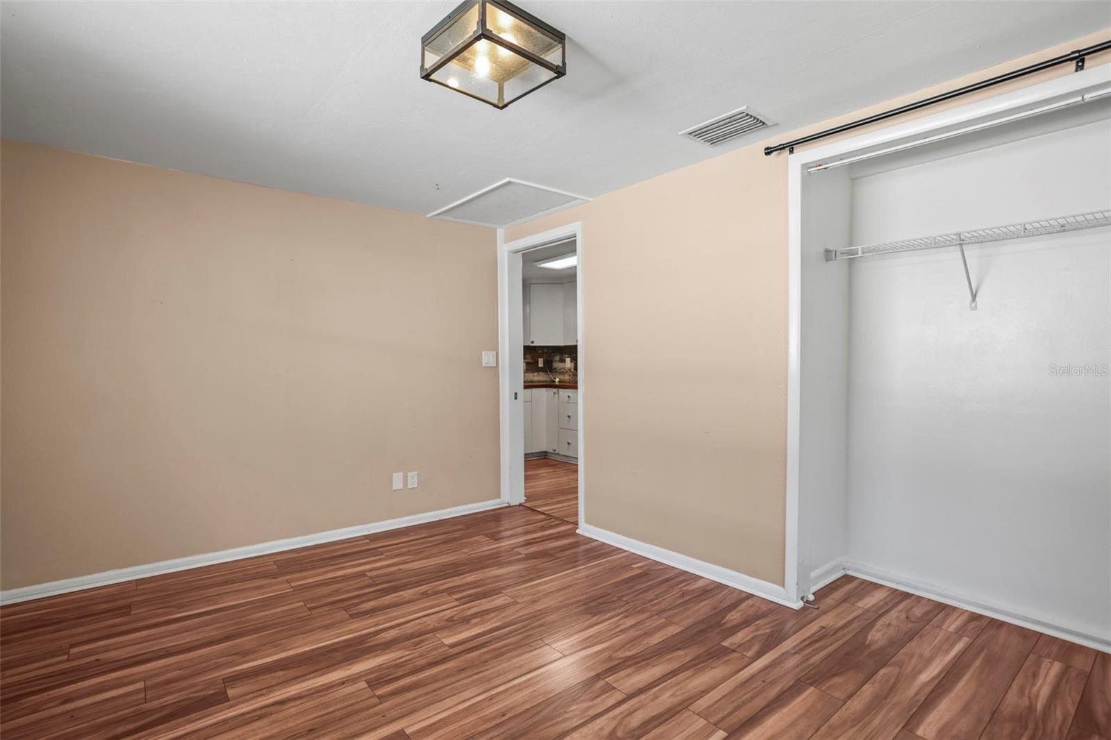 Image 19 of 63 For 1011 Park Drive