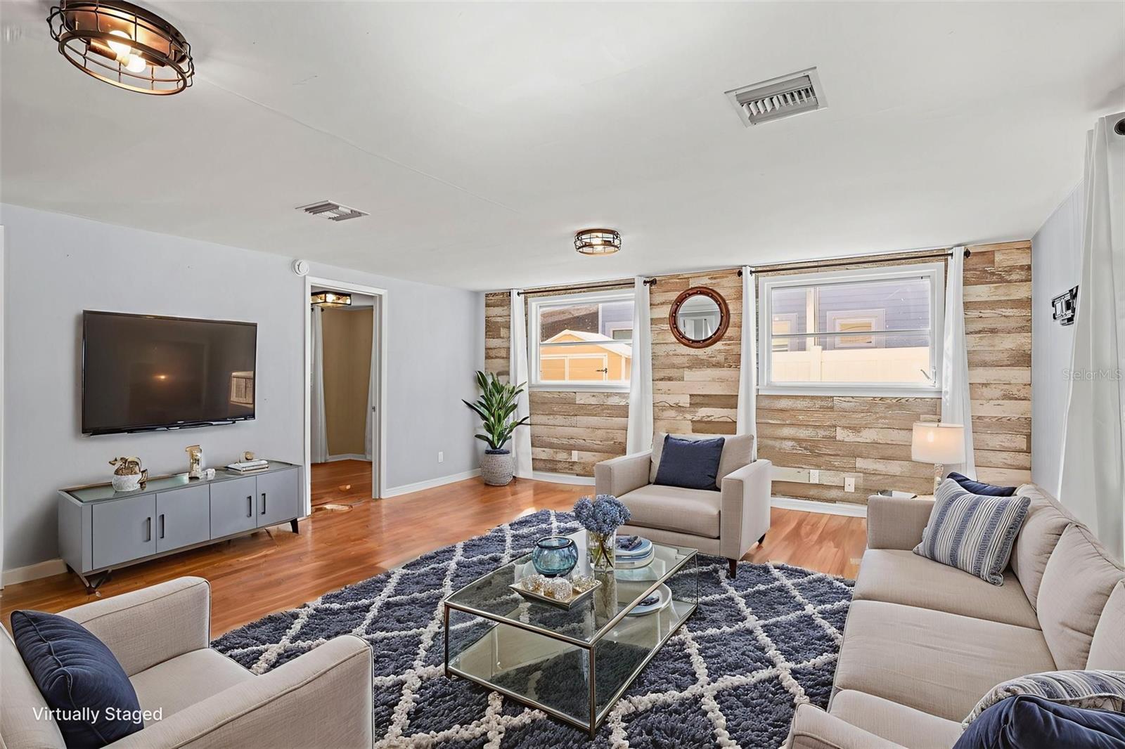 Image 2 of 63 For 1011 Park Drive