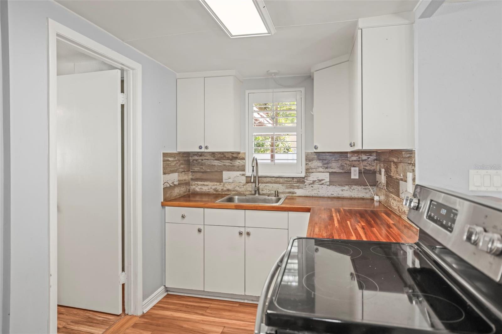 Image 20 of 63 For 1011 Park Drive