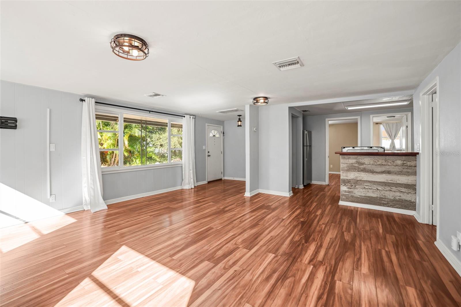 Image 26 of 63 For 1011 Park Drive