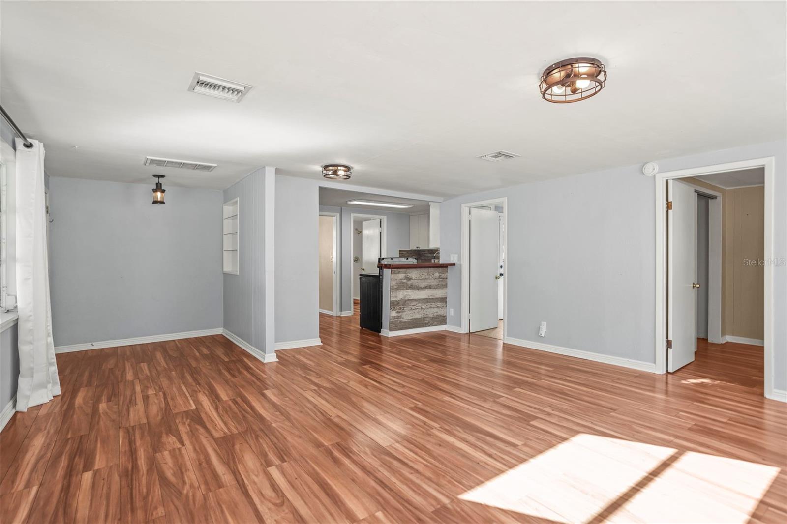 Image 27 of 63 For 1011 Park Drive