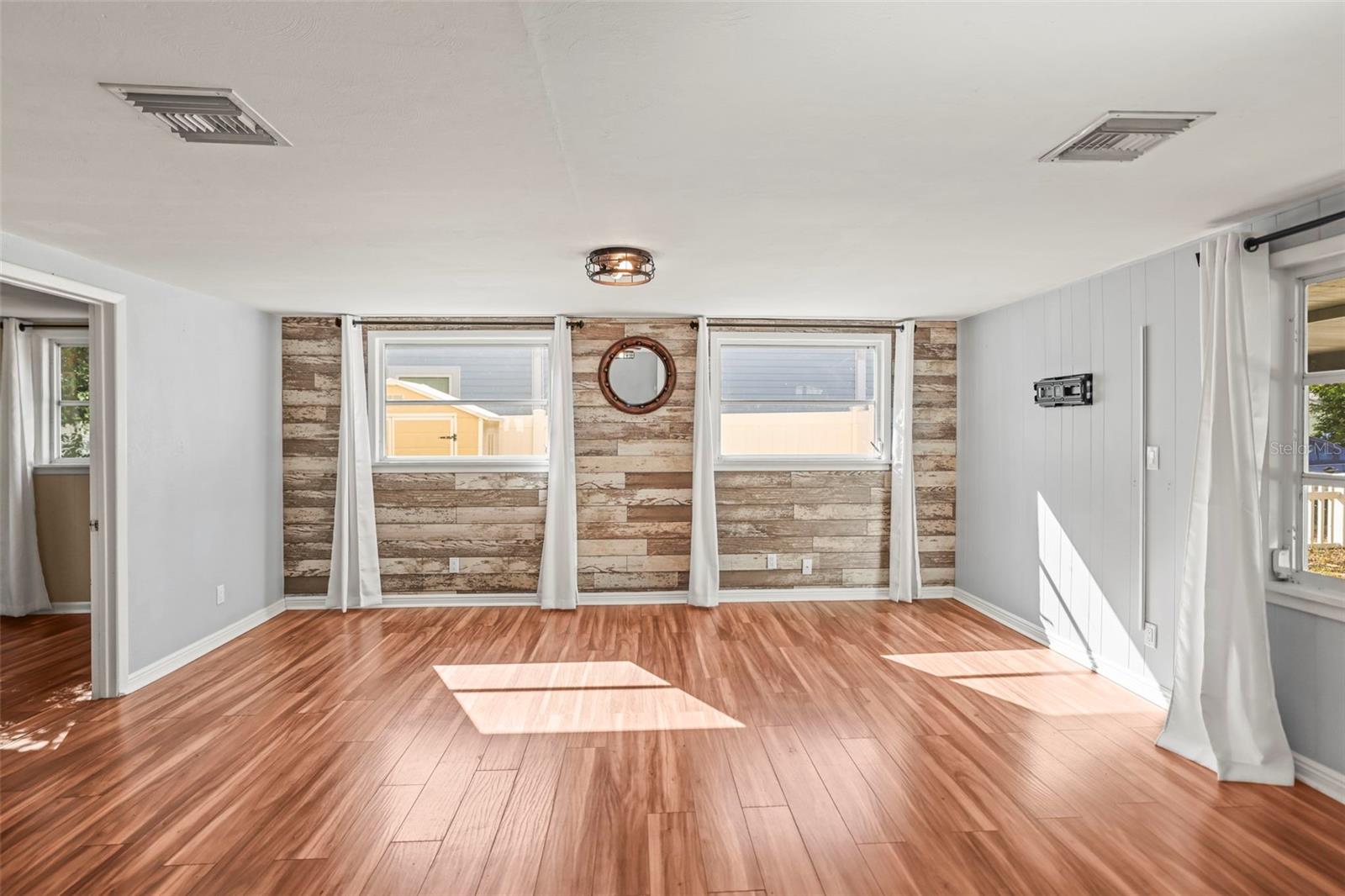 Image 29 of 63 For 1011 Park Drive