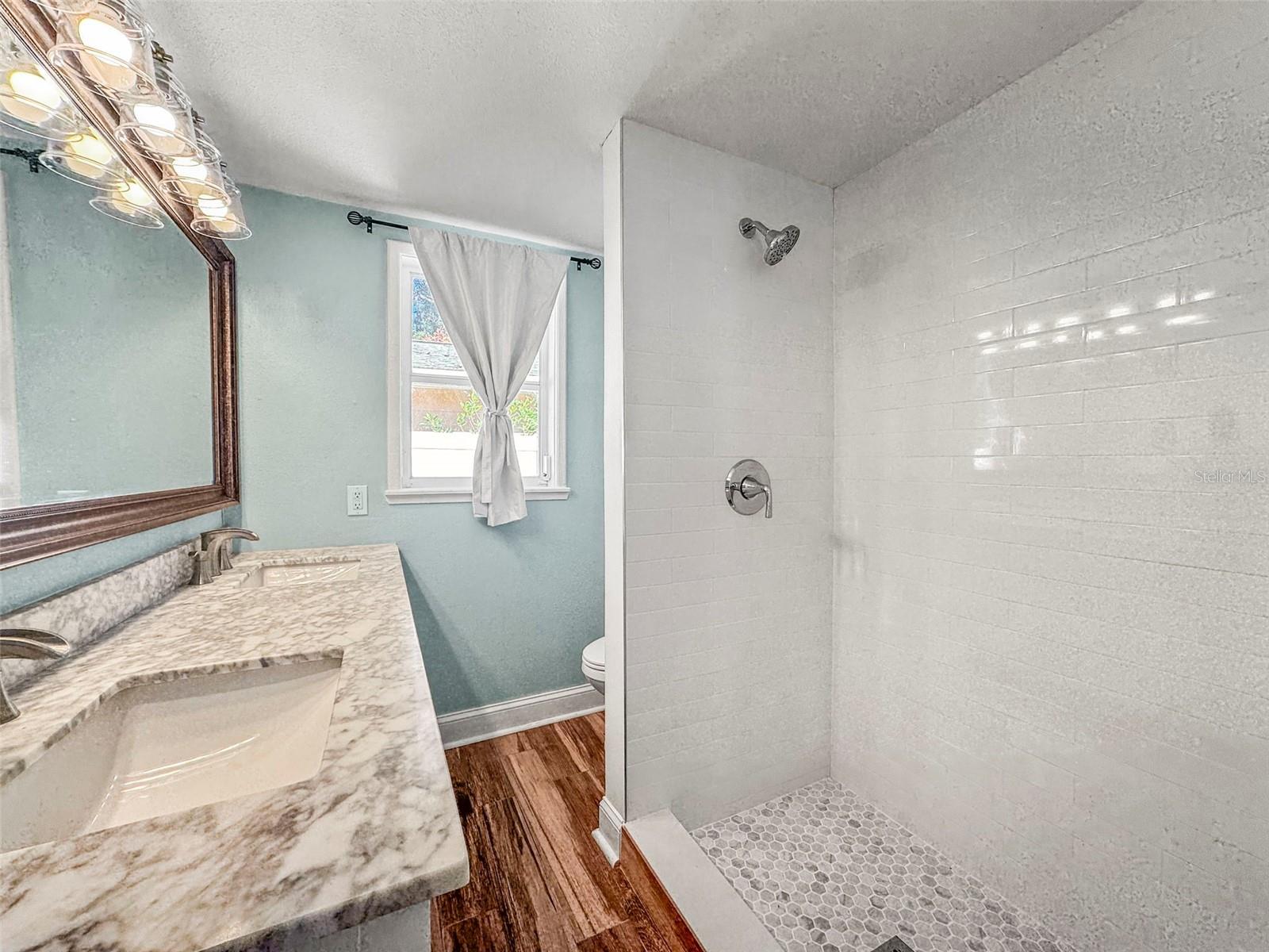 Image 5 of 63 For 1011 Park Drive