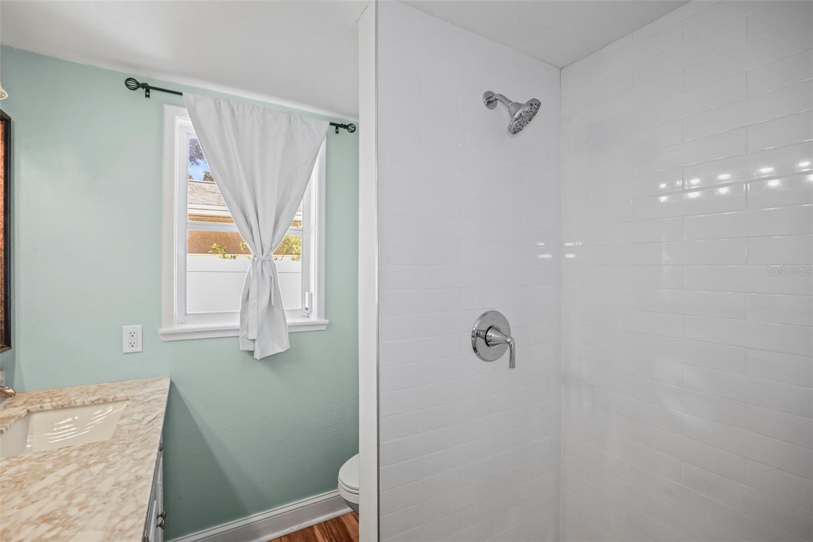 Image 7 of 63 For 1011 Park Drive